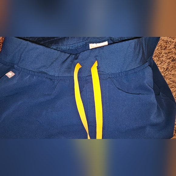 FIGS jogger scrub set - Picture 9 of 9